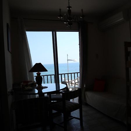 777 Beach Guesthouse Paphos Habitación foto