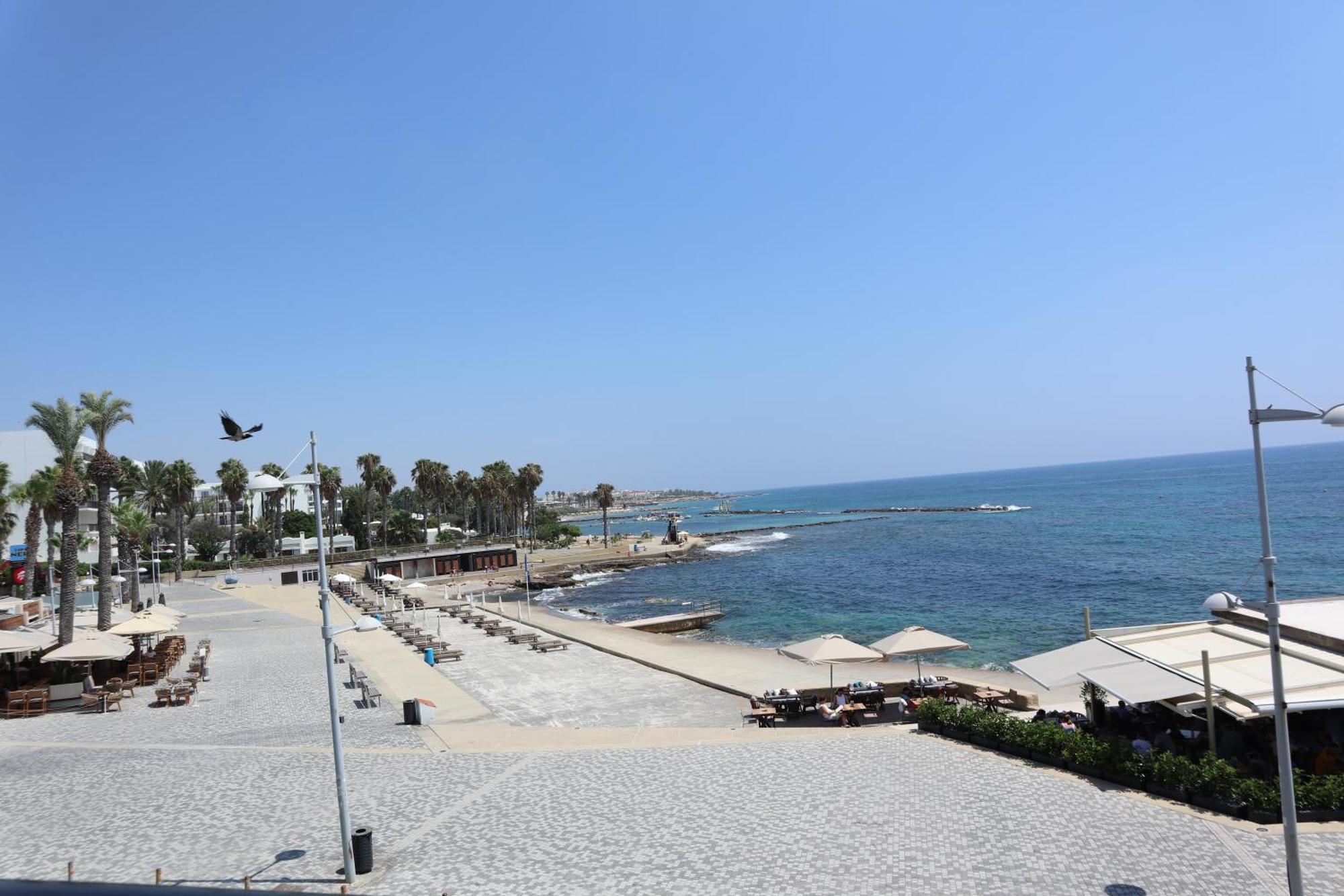 777 Beach Guesthouse Paphos Habitación foto