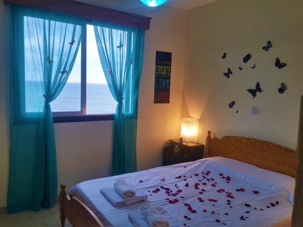 777 Beach Guesthouse Paphos Exterior foto